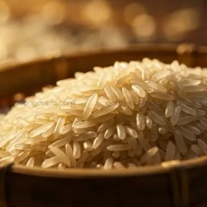 Cận cảnh hạt gạo Thơm Mỹ (Gạo Lài Mỹ) chất lượng cao, hạt gạo dài, đều và trắng trong dưới ánh sáng tự nhiên, dùng làm gạo từ thiện hoặc giá sỉ.