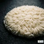 Cận cảnh hạt Gạo Lài Bún thon dài, màu trắng ngà đặc trưng của gạo cũ nhiều Amylose chuyên làm bún.