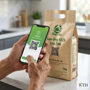 Hướng dẫn cách quét mã QR code iCheck trên bao bì gạo Ông Cua để phân biệt gạo ST25 lúa tôm thật và giả.